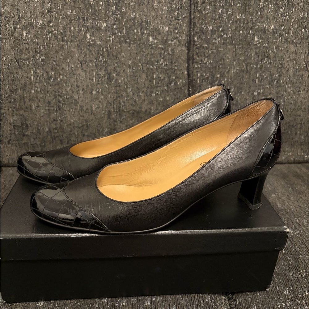 Chanel Black Quilted vintage pumps